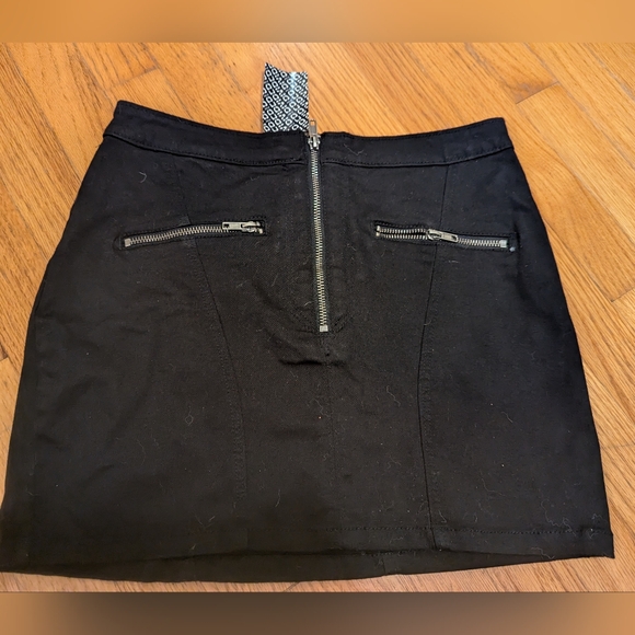 Divided (H&M) black moto-style miniskirt with pockets size 10 - Picture 1 of 3